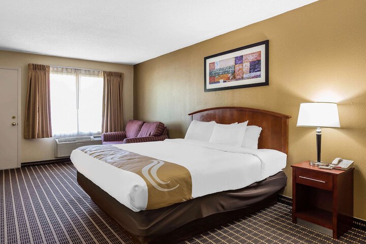 1 King Bed (1 of 13)