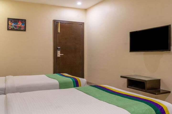 Room 16 of 36