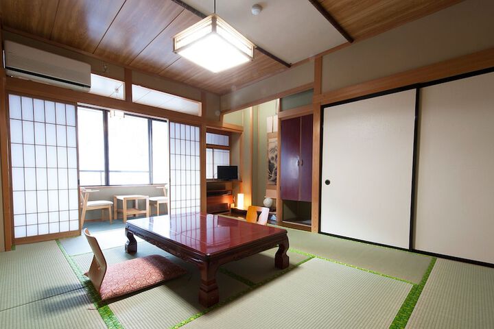 Room 6 of 21