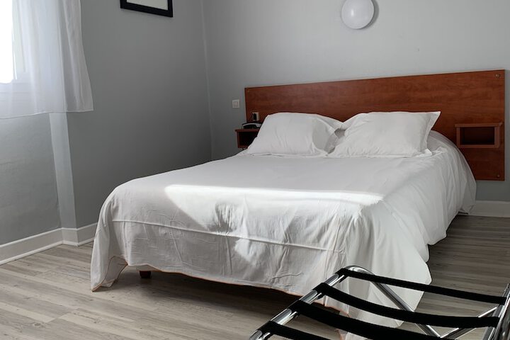 Room 5 of 16