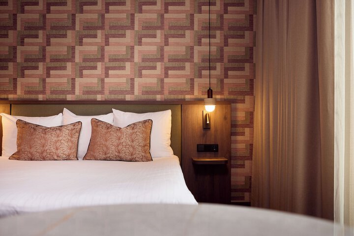 Room 13 of 65