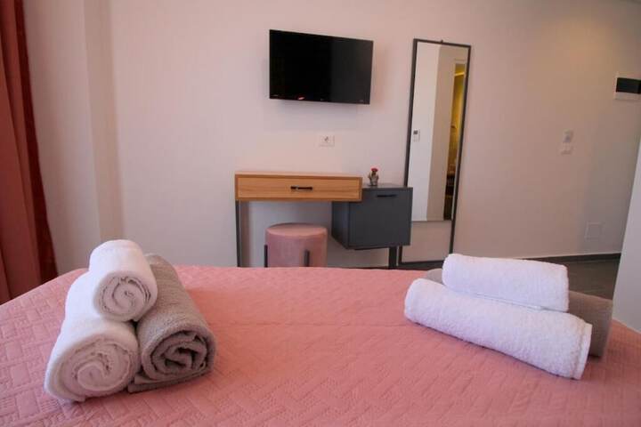 Room 5 of 38