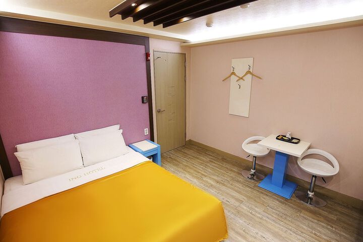 Room 25 of 52