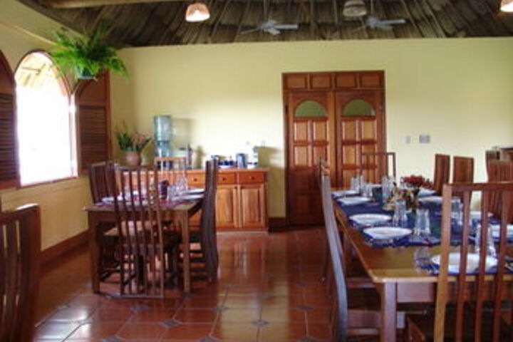 Dining 21 of 24