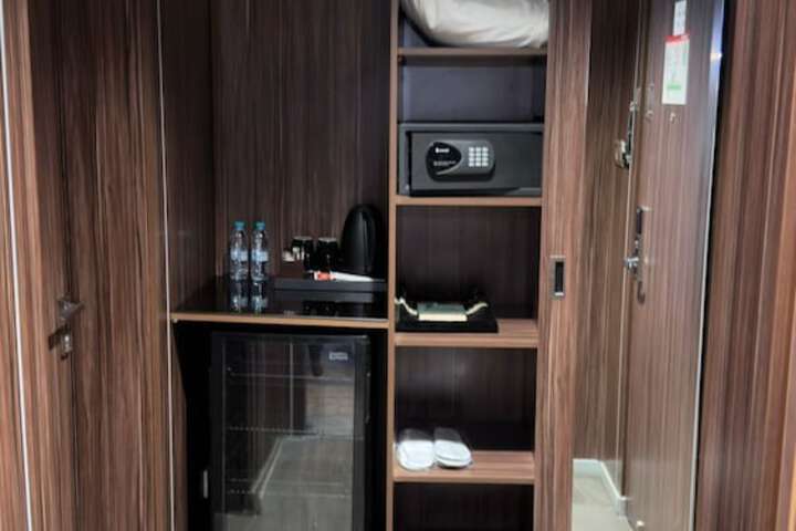 Room 37 of 59