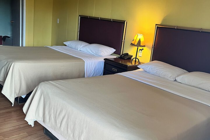 Room 6 of 33