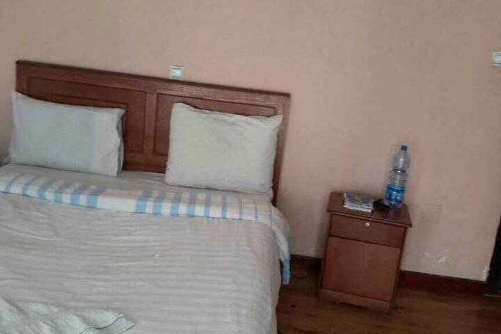 Room 8 of 16