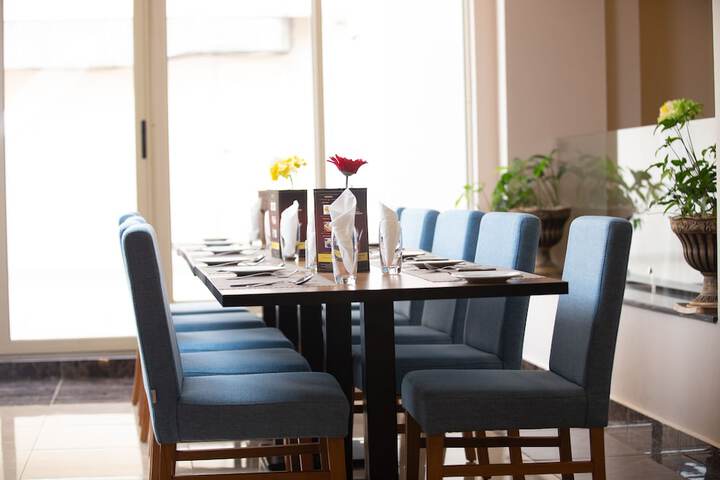 Dining 40 of 57