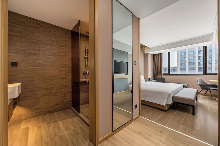 Room 7 of 38