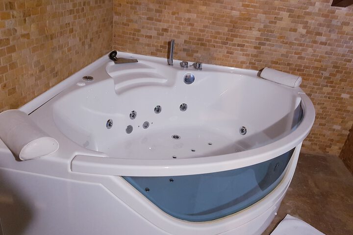 Hot Tub 29 of 36