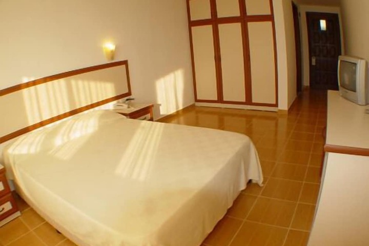 Room 2 of 49