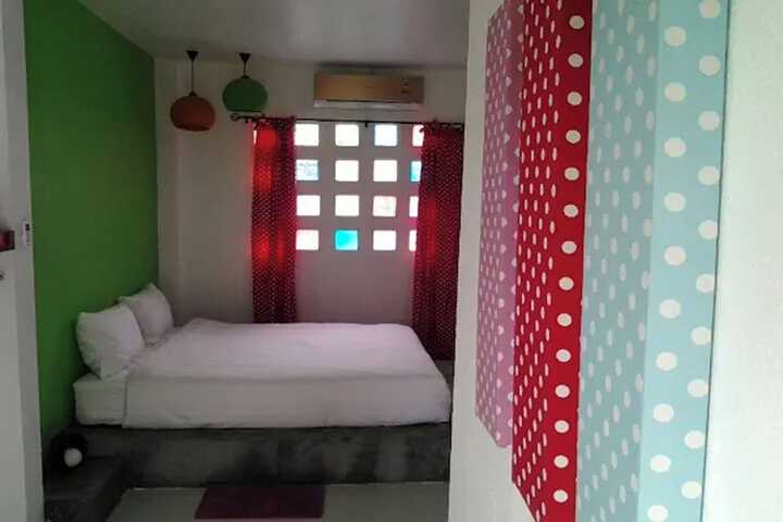 Room 17 of 76