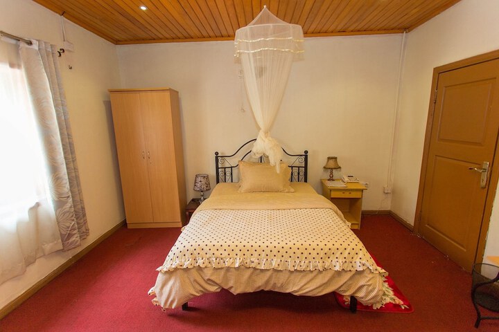 Room 10 of 19