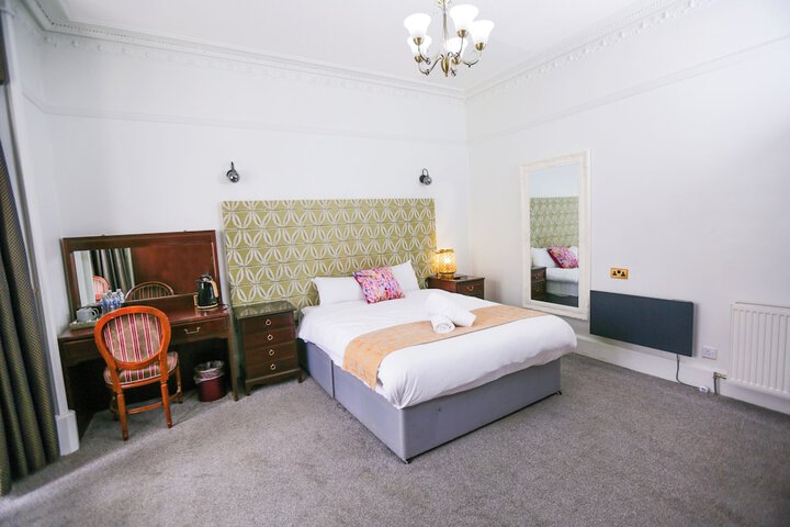 Room 16 of 33