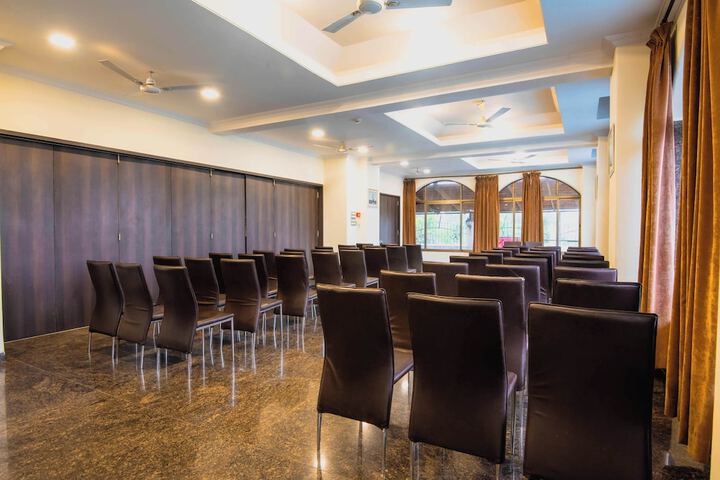Ballroom/Hall 36 of 44