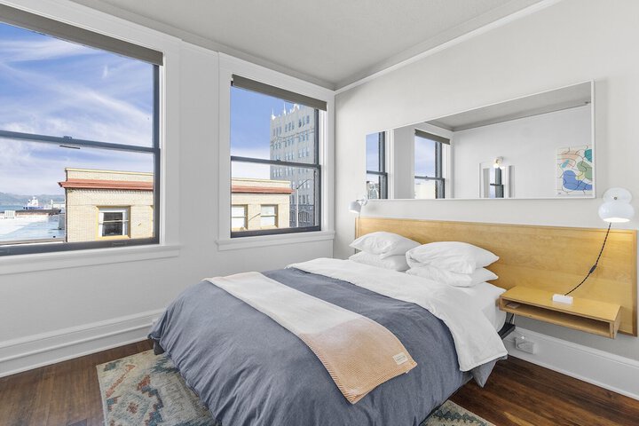 Room 25 of 172