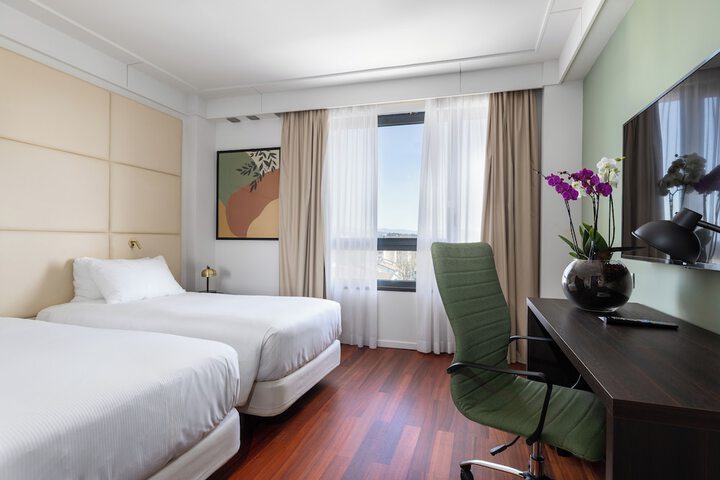 Room 10 of 35