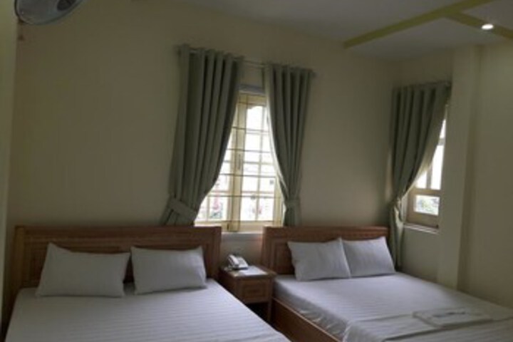 Room 11 of 16