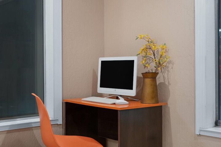 Business Center 23 of 28