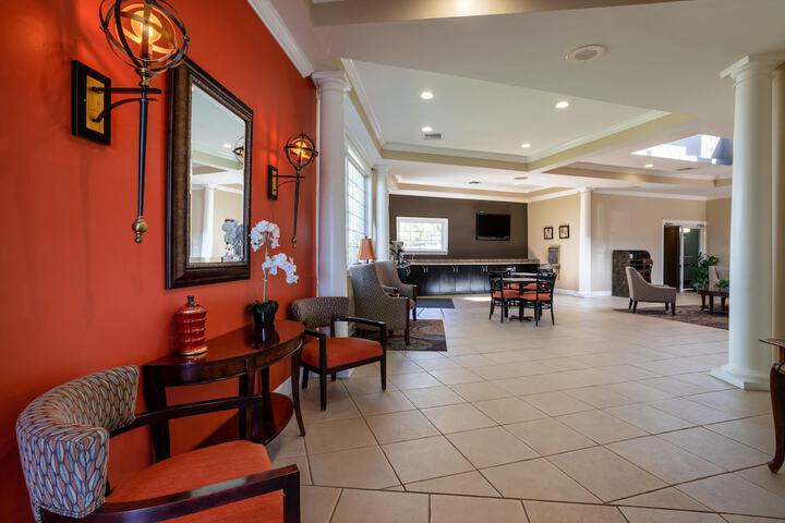 Entrance & Lobby
