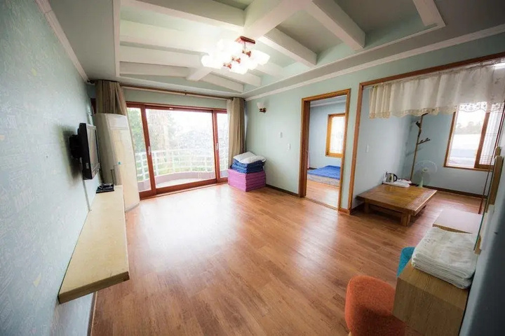 Room 5 of 17