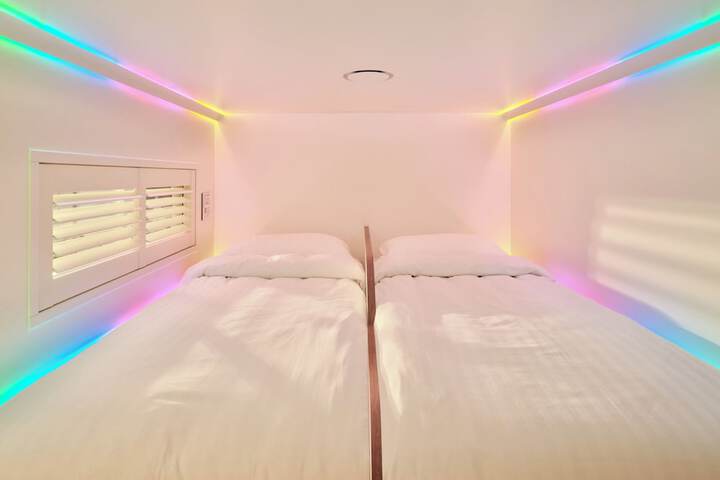 Room 21 of 34