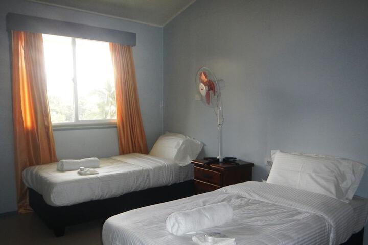 Room 12 of 80