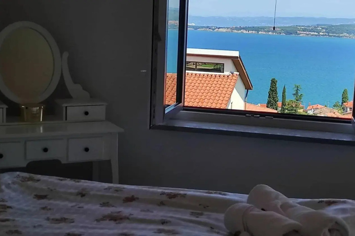 Room 5 of 15