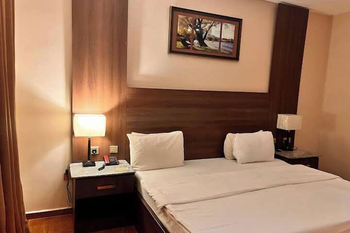 Room 5 of 59