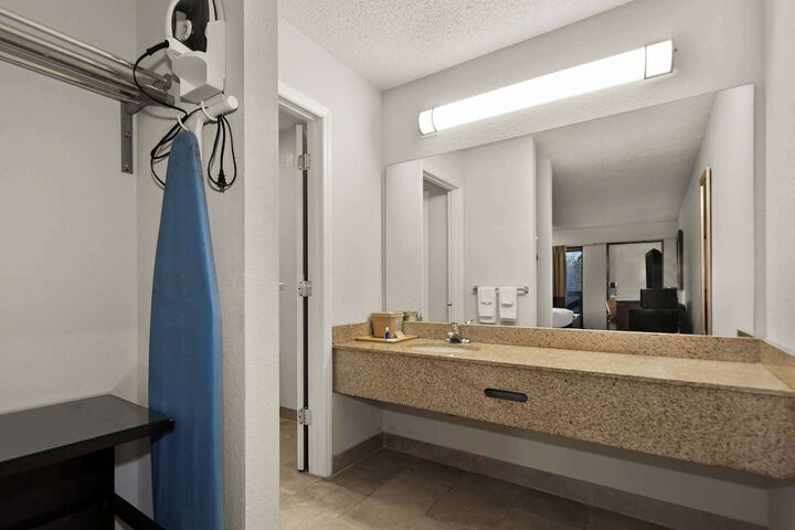Room 15 of 36