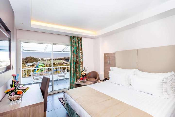 Room 27 of 184