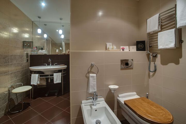 Room 150 of 339