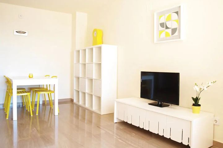ApartUP Yellow Opera View
