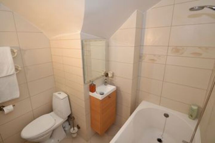 Room 2 of 41