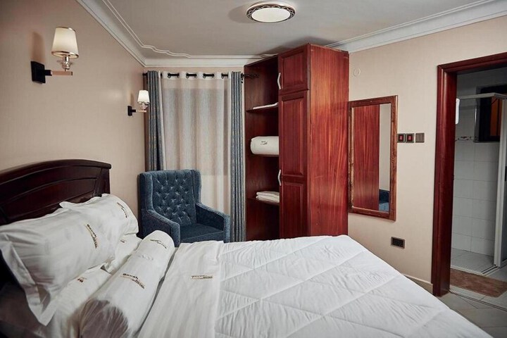 Room 2 of 11