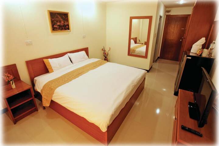 Room 12 of 27