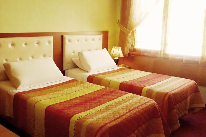 Room 10 of 32