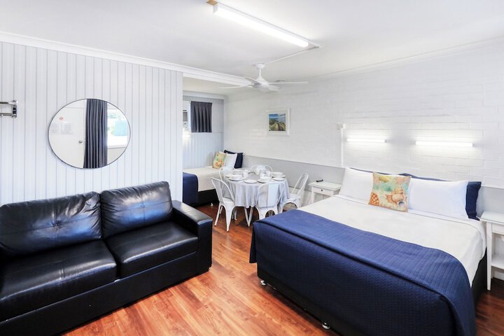 Room 12 of 37