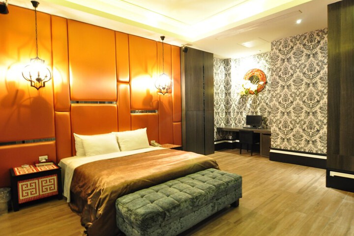 Room 6 of 20