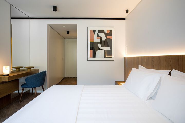 Room 3 of 76