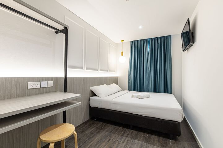 Room 4 of 32