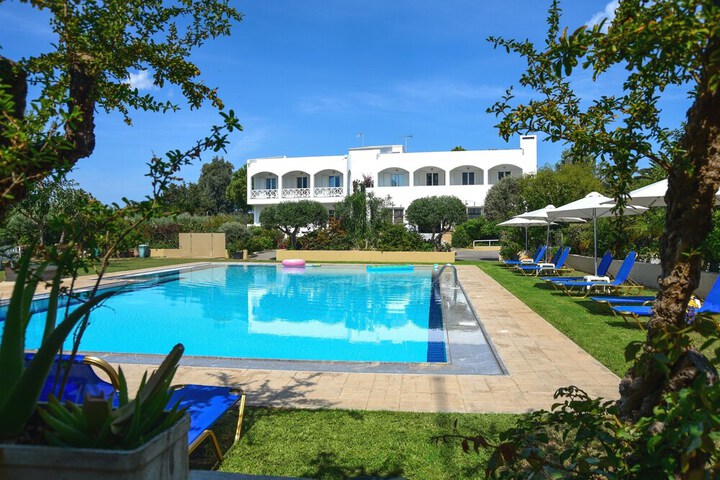Pool 64 of 136
