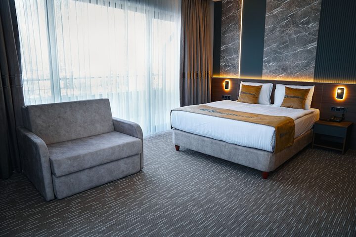 Room 14 of 16