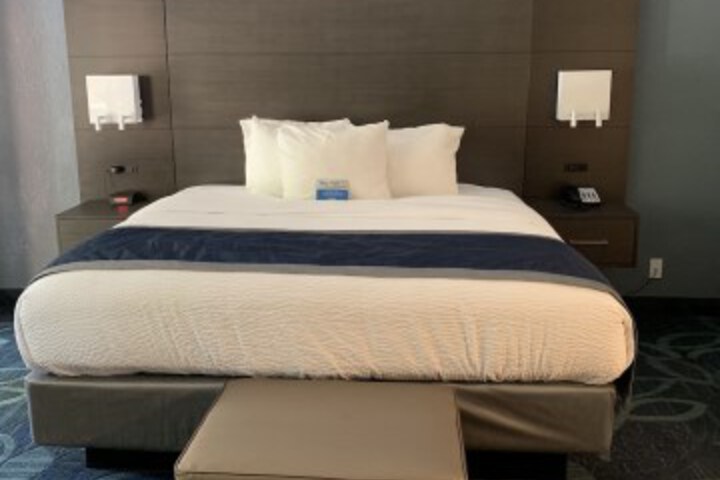 Room 7 of 99
