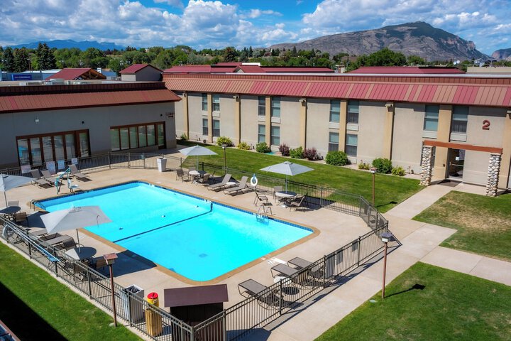 Pools & Facilities