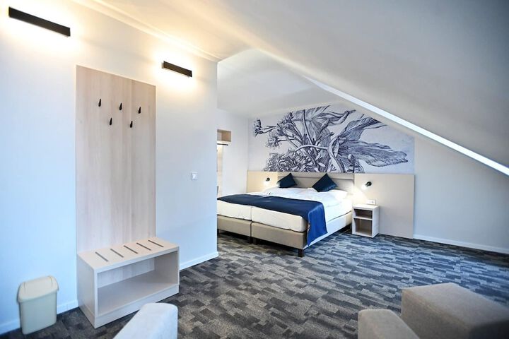 Room 4 of 19