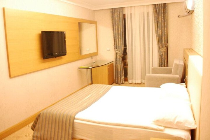 Room 5 of 50