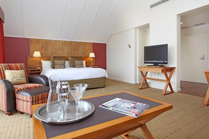Room 4 of 217