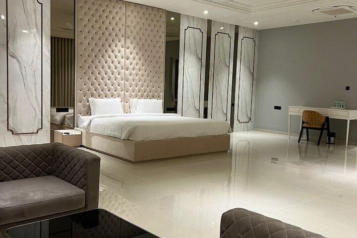 Room 11 of 21