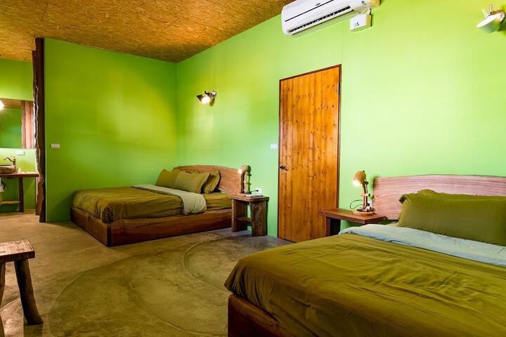 Room 8 of 9